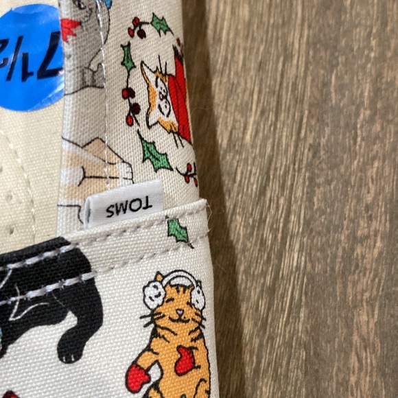 NWOT- Women’s Tom’s Belmont holiday cat shoes - Picture 6 of 6